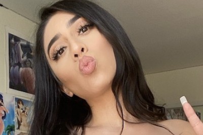 Violet Myers Ready to Light Up Chi-Town with EXXXOTICA Appearance at Bad Dragon Booth